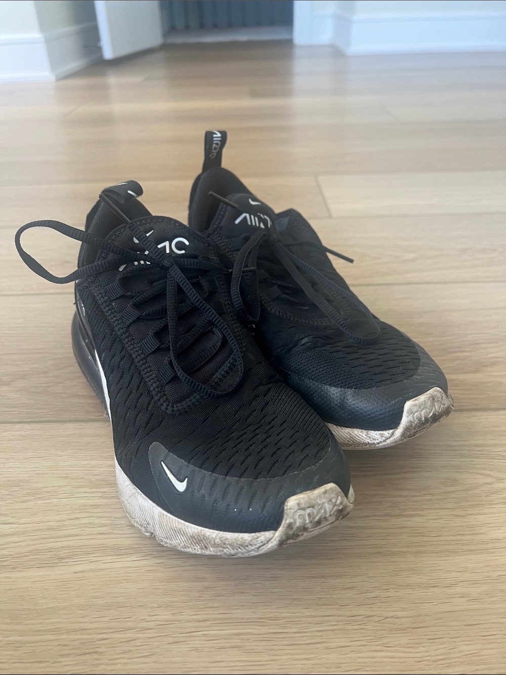 Women’s Nike 270s